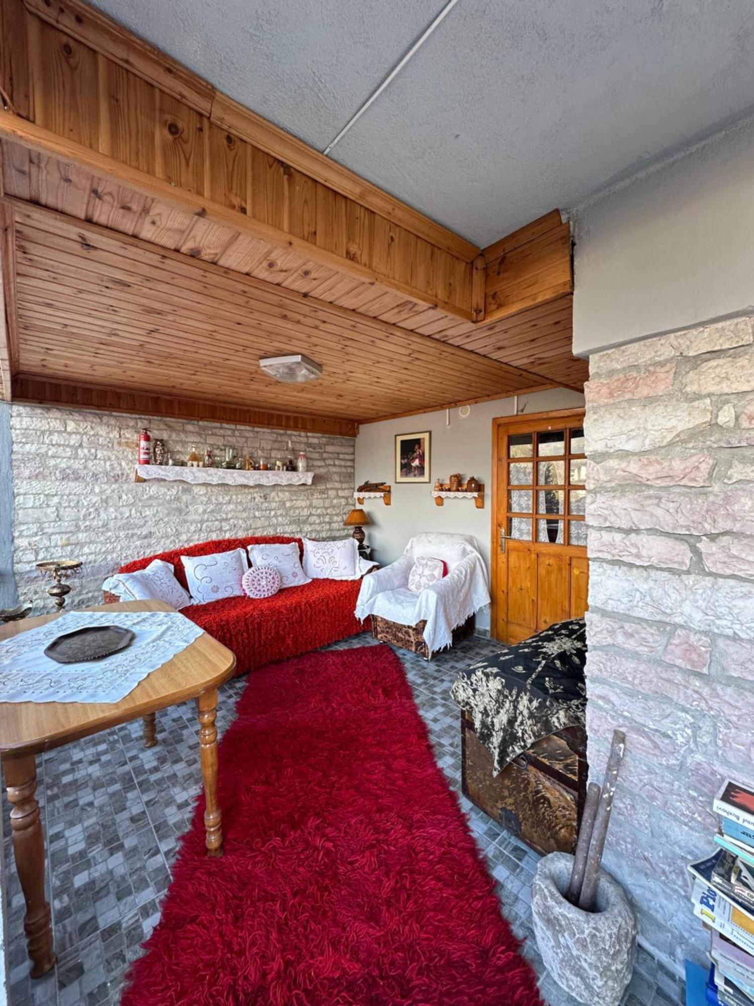"Mani Guest House" Gjirokastër Eksteriør bilde